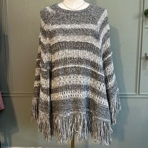 Abercrombie & Fitch Gray and White Knit Poncho